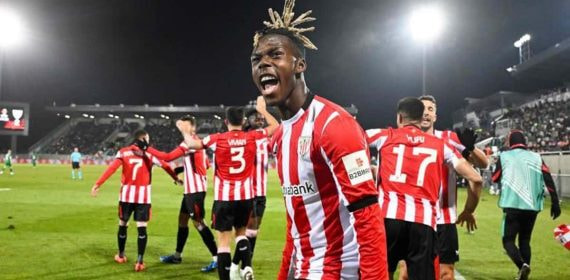 Nico Williams celebra un gol en la Europa League.