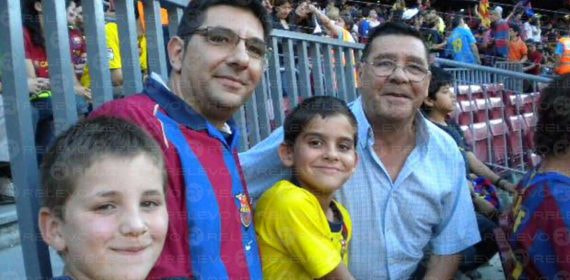 Gerard con su padre, Francesc, su abuelo, Paco, y su hermano, Arnau, el día que el Barça de Guardiola celebró el triplete.