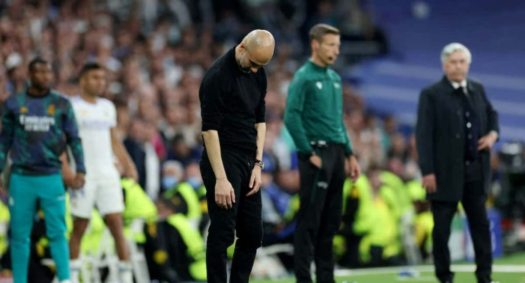 Pep Guardiola, cabizbajo, en el 3-1 del Real Madrid en 2022.