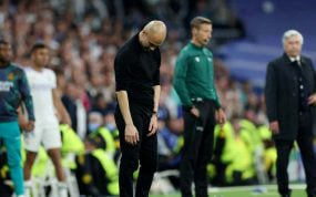 Pep Guardiola, cabizbajo, en el 3-1 del Real Madrid en 2022.