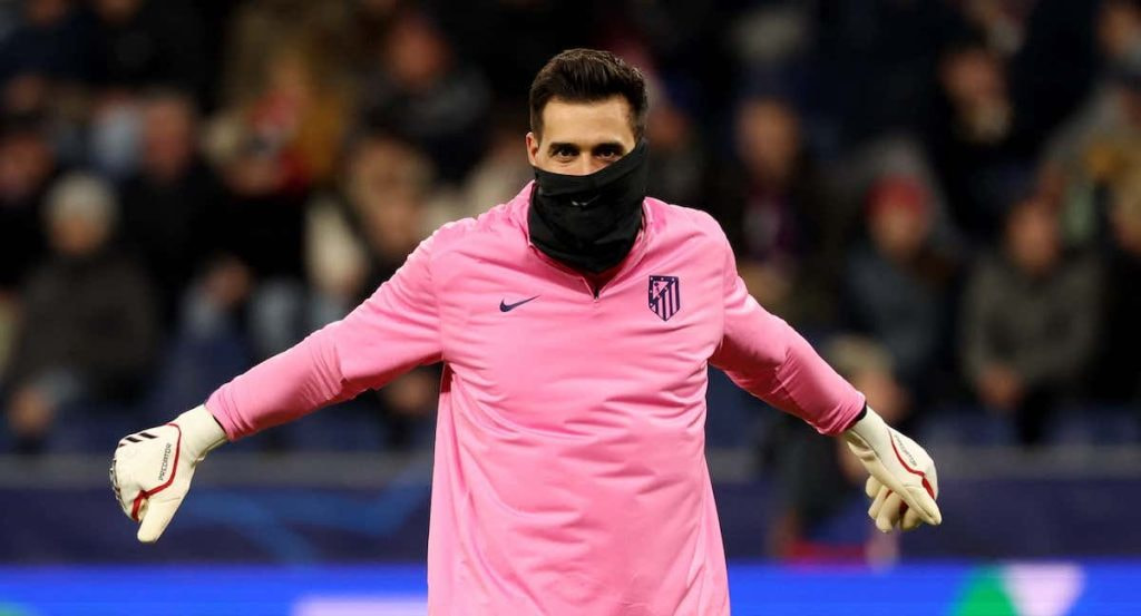 Juan Musso durante un calentamiento con el Atlético de Madrid.