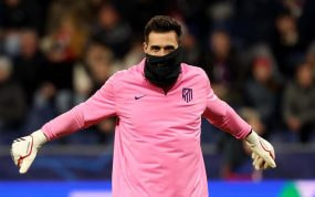 Juan Musso durante un calentamiento con el Atlético de Madrid.