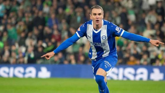 Kike García celebrando un gol esta temporada con el Alavés.