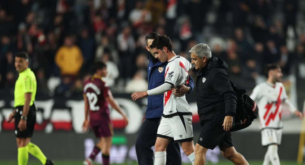 Sergio Camello se retira lesionado.