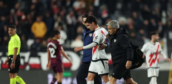 Sergio Camello se retira lesionado.