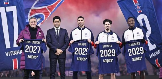 Luis Enrique, Achraf, Vitinha y Nuno Mendes, junto a Al-Khelaifi.