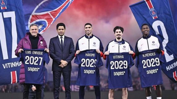 Luis Enrique, Achraf, Vitinha y Nuno Mendes, junto a Al-Khelaifi.