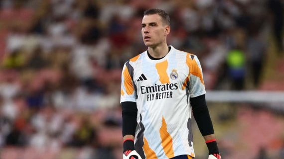 Lunin, en el calentamiento previo a la semifinal de la Supercopa contra el Mallorca.