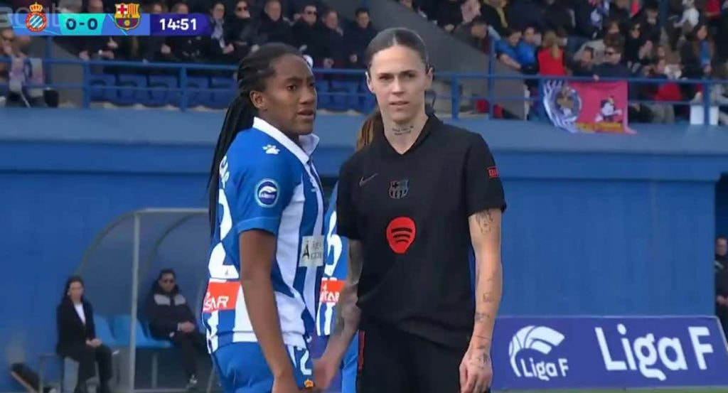 El momento en el que Mapi León le toca las partes íntimas a Daniela Caracas.