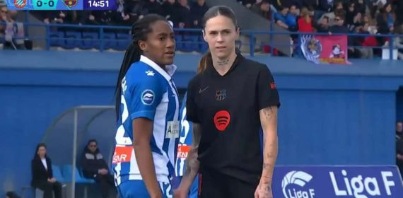 El momento en el que Mapi León le toca las partes íntimas a Daniela Caracas.