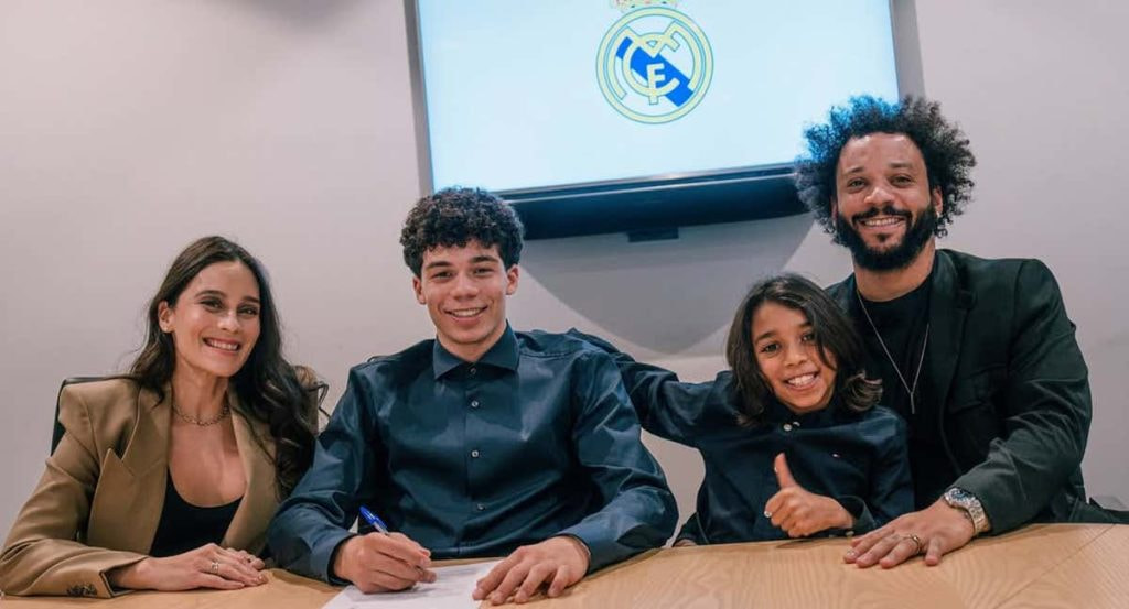 Marcelo, junto a su mujer y a Enzo y Liam, sus dos hijos.