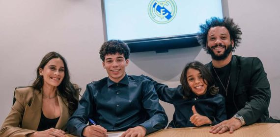 Marcelo, junto a su mujer y a Enzo y Liam, sus dos hijos.