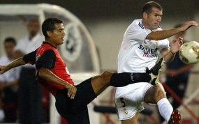 Marcos, en su última etapa en el Mallorca, presiona a Zidane.