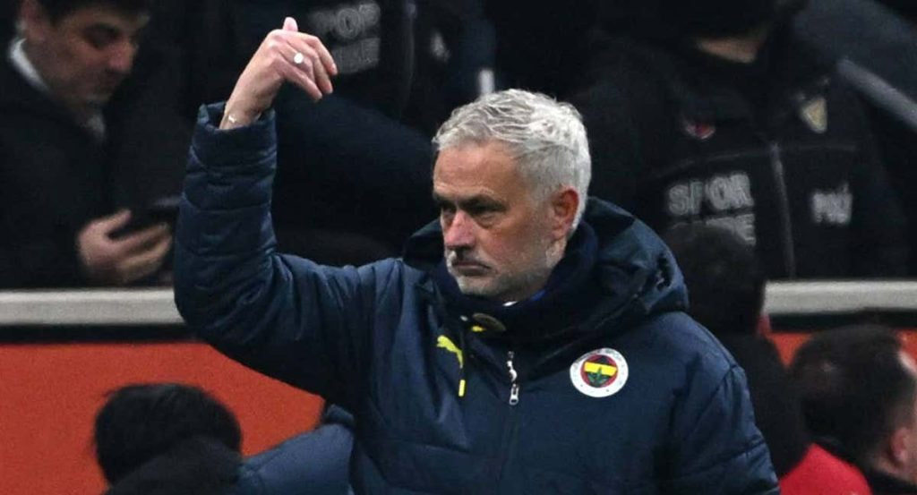 José Mourinho, entrenador del Fenerbahce.