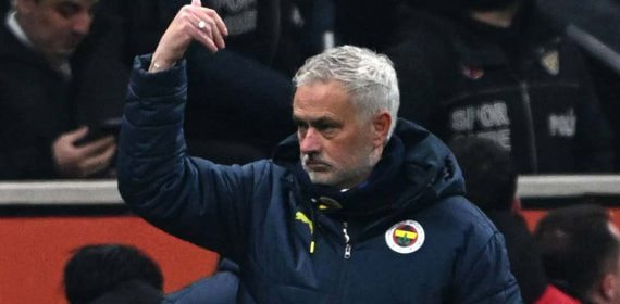 José Mourinho, entrenador del Fenerbahce.
