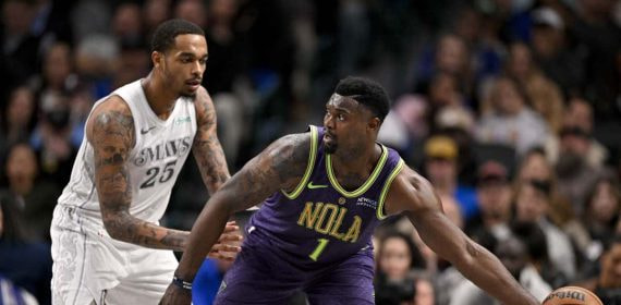 Zion Williamson á punto de lanzar un pase. La NBA exige precisión milimétrica.