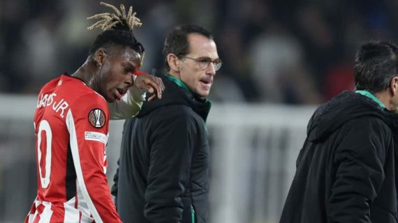 Nico Williams se retira lesionado en un encuentro de esta temporada.