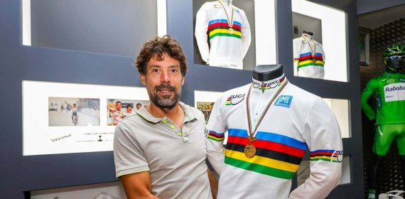 Oscar Freire, con el maillot arcoíris de campeón del mundo.