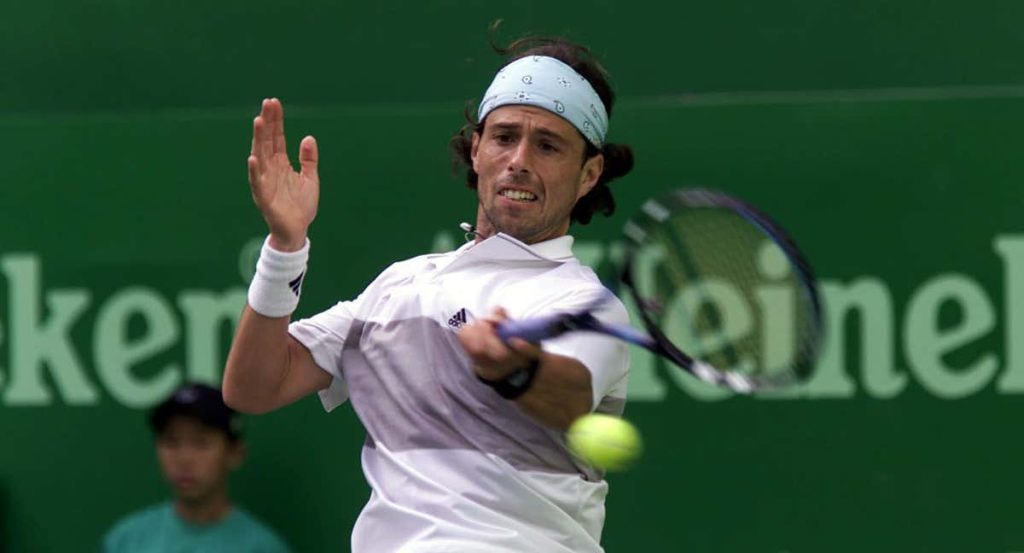 Pato Clavet, durante el torneo de Shanghái 2001 en el que ganó el partido más corto de la historia del tenis.