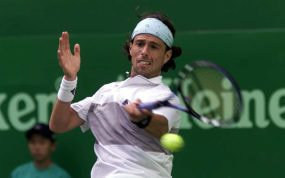 Pato Clavet, durante el torneo de Shanghái 2001 en el que ganó el partido más corto de la historia del tenis.