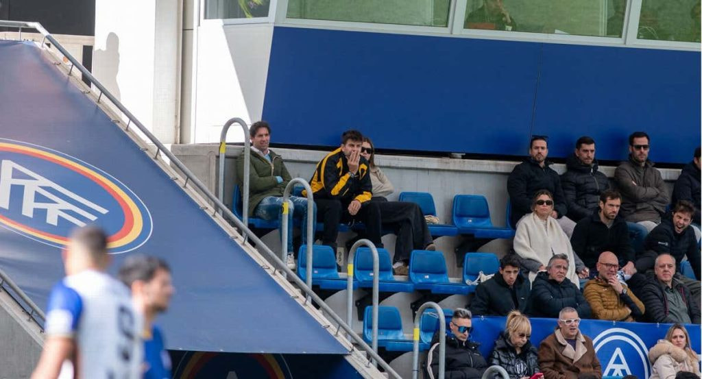 Gerard Piqué en el Estadi Nacional siguiendo un partido del Andorra.