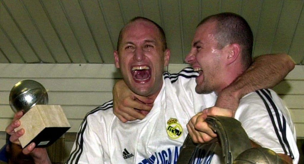 Alberto Angulo y Alberto Herreros celebran el título liguero conquistado en el 2000.