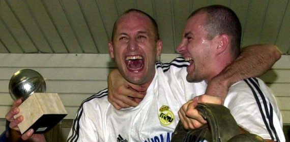 Alberto Angulo y Alberto Herreros celebran el título liguero conquistado en el 2000.