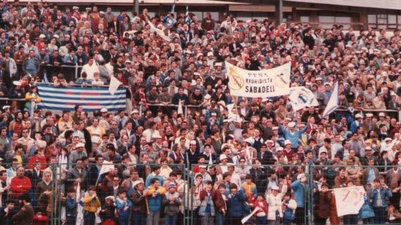 La grada de Sarrià, en un encuentro jugado en los años 70.