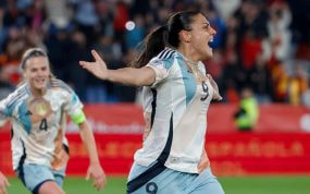 La Selección luciendo la segunda equipación en el partido de la Women's Nations League.