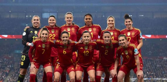 El once de la Selección femenina, ayer, en Wembley.