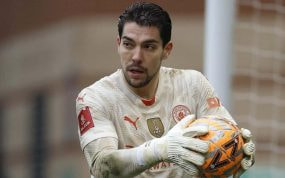 Stefan Ortega en un partido con el Manchester City.