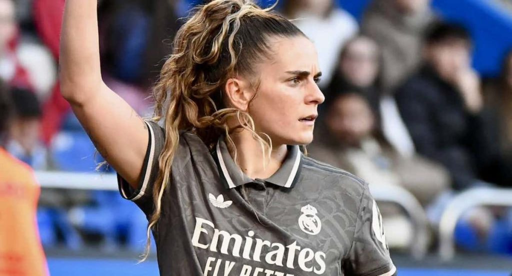 Teresa Abelleira, con muletas en Wembley.