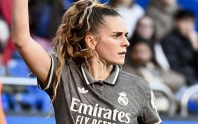 Teresa Abelleira, con muletas en Wembley.
