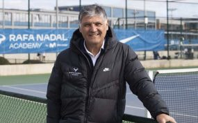 Toni Nadal, en febrero de 2023 durante una sesión de fotos en la Rafa Nadal Academy.
