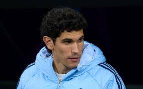 Jesús Vallejo en el banquillo del Real Madrid.