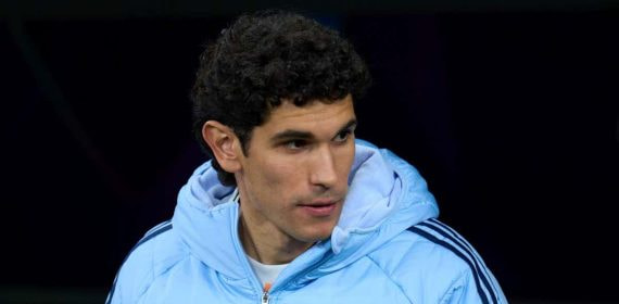 Jesús Vallejo en el banquillo del Real Madrid.