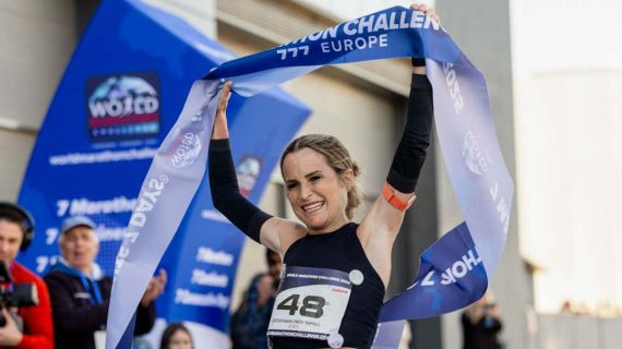 La atleta navarra Estefanía Unzu, conocida como Verdeliss, durante un maratón en San Sebastián de los Reyes.