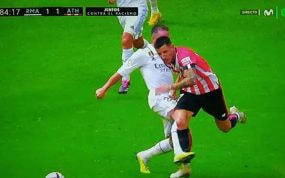 Momento de la entrada de Carvajal a Yuri.