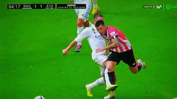 Momento de la entrada de Carvajal a Yuri.