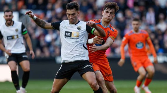 Hugo Duro, en un partido con el Valencia. E