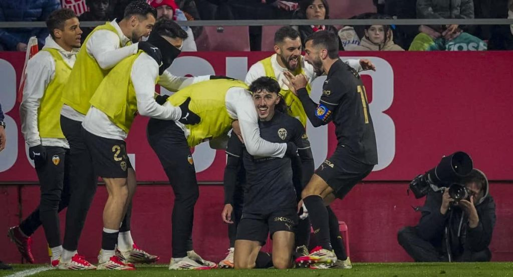 Diego López celebra su gol en Montilivi.