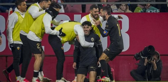 Diego López celebra su gol en Montilivi.