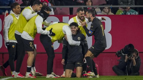 Diego López celebra su gol en Montilivi.