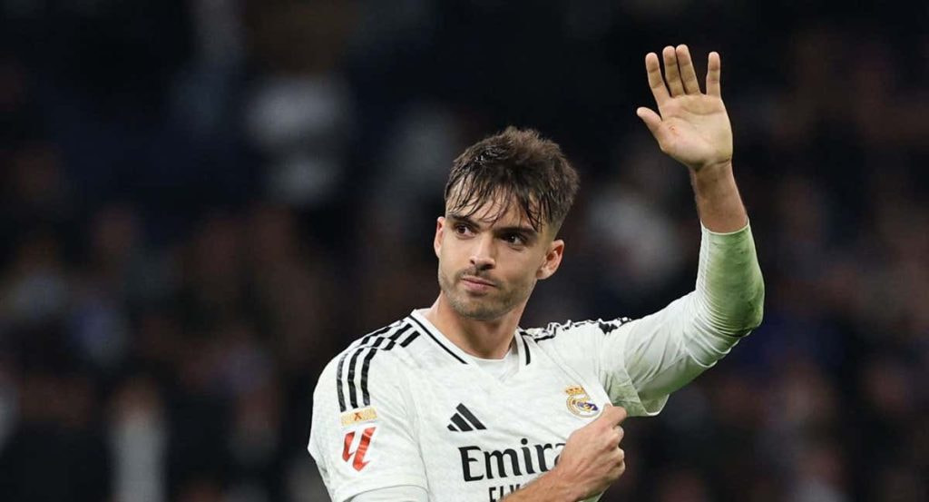 Raúl Asencio, en un partido con el Real Madrid.