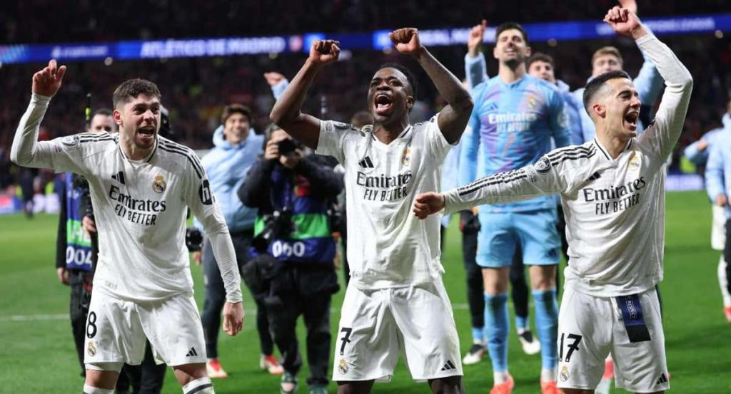 Los futbolistas del Real Madrid celebraron en el Metropolitano el pase a cuartos de final.