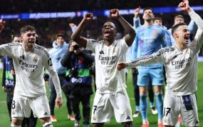 Los futbolistas del Real Madrid celebraron en el Metropolitano el pase a cuartos de final.