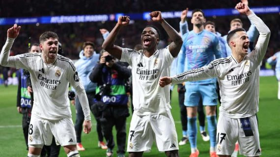 Los futbolistas del Real Madrid celebraron en el Metropolitano el pase a cuartos de final.