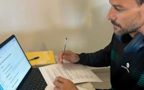 Alberto De la Bella se está preparando para aportar sus conocimientos y ayudar a los futboñistas en sus momentos más delicados.