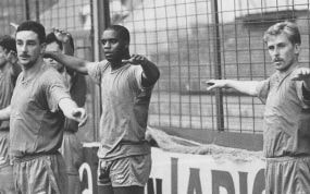 John Aldrdige, Dalian Atkinso y Kevin Richardson, en un entrenamiento con la Real Sociedad.