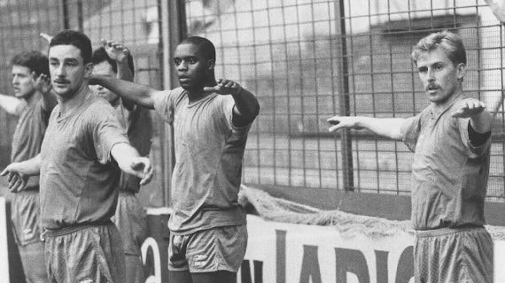 John Aldrdige, Dalian Atkinso y Kevin Richardson, en un entrenamiento con la Real Sociedad.